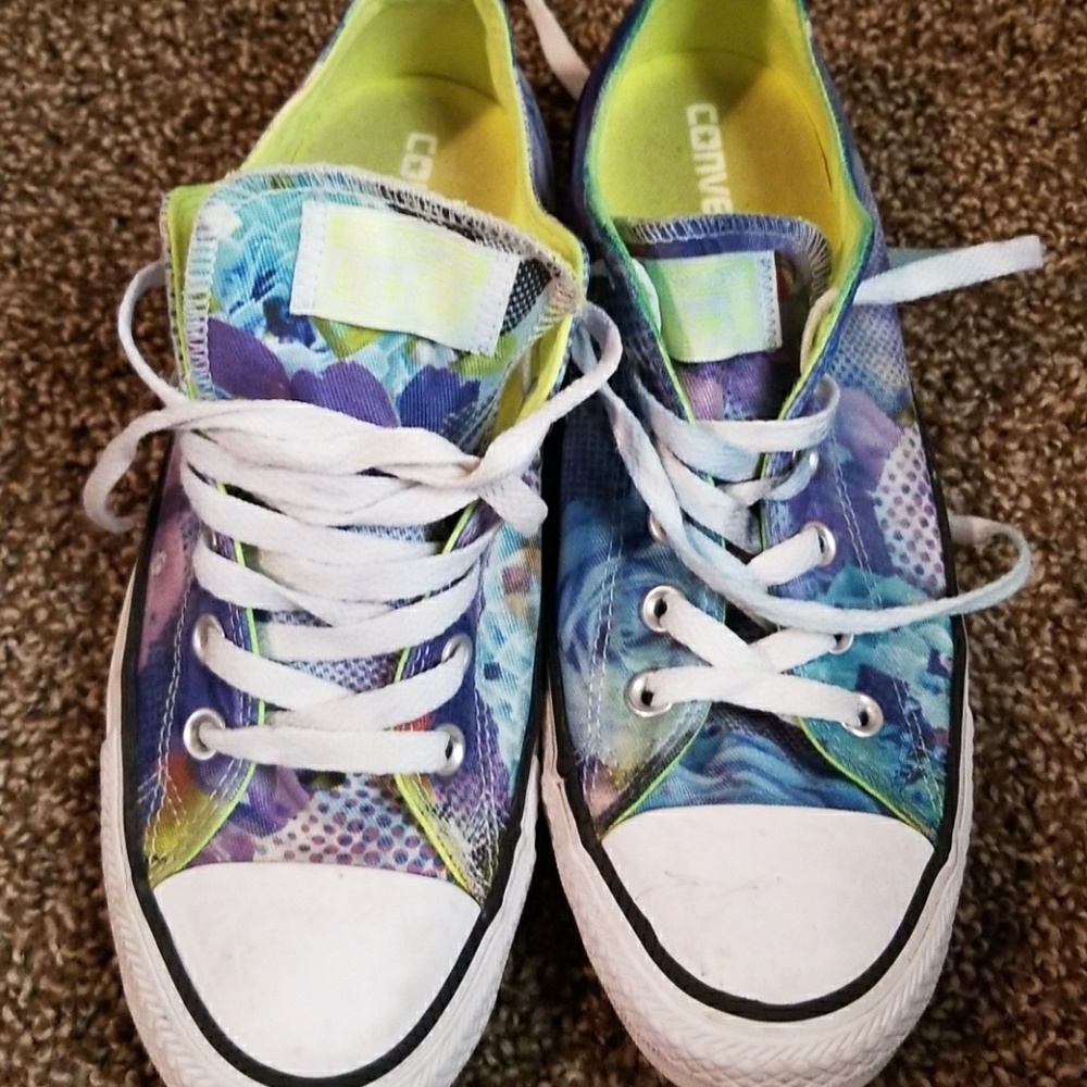 Converse tennis shoes